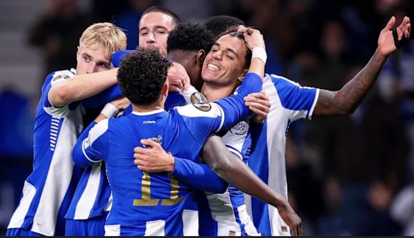 O jogo decisivo da época?

Sim, é hoje!

12 pontos em disputa e com 5 de vantagem, este jogo é onde os rivais residem as suas esperanças.

Vencendo na Reboleira, o FC Porto só precisa de 1 vitória e 1 empate, nos 3 jogos seguintes, onde 2 são no Dragão.

É deixar a vida em campo!