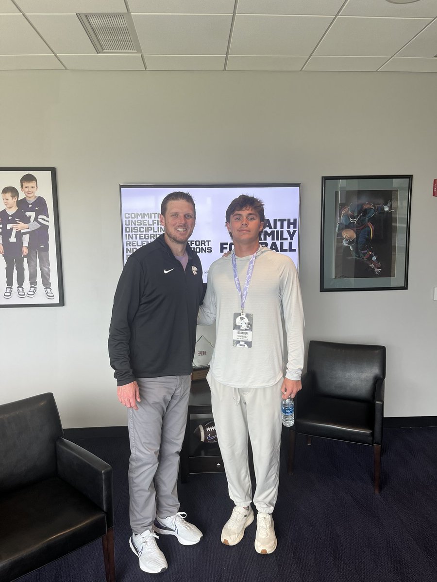 BraydenSantiban's tweet photo. Appreciate @KStateFB for having us today!! Had a great time watching practice and talking ball! Excited to get back soon!

#GoCats🟣 #AG2G

@Coach_Ellsworth @Coach__Gleeson @CK_KleinCollin @CoachSvarczkopf https://t.co/l3mjlQfqlJ