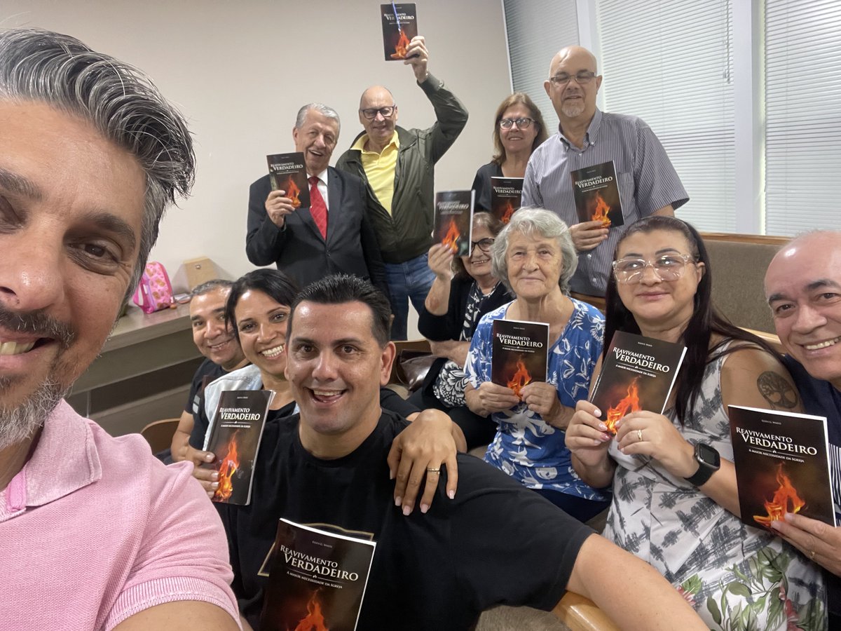 Grupo de estudo do livro Reavivamento esta tarde! Bençãos!