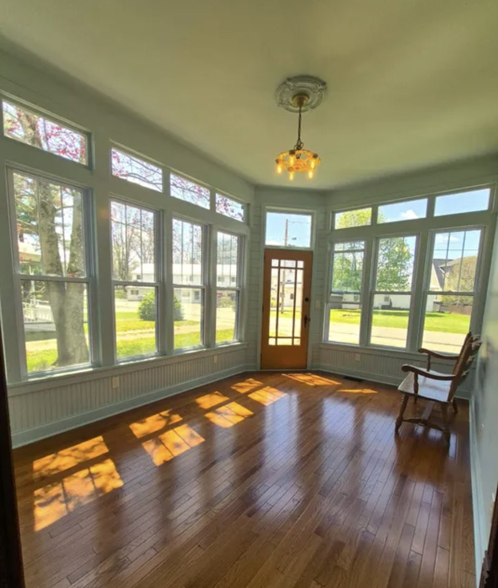 oldhouseunder50's tweet image. $195K. This inviting #Pennsylvania Victorian-era home has beautiful natural woodwork that shines throughout. oldhousesunder50k.com/c-1890-pennsyl…