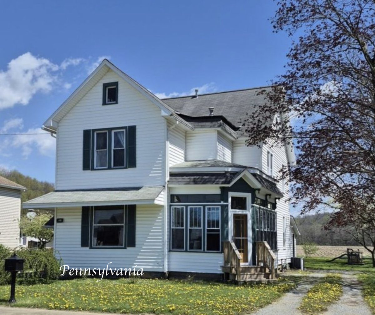 oldhouseunder50's tweet image. $195K. This inviting #Pennsylvania Victorian-era home has beautiful natural woodwork that shines throughout. oldhousesunder50k.com/c-1890-pennsyl…