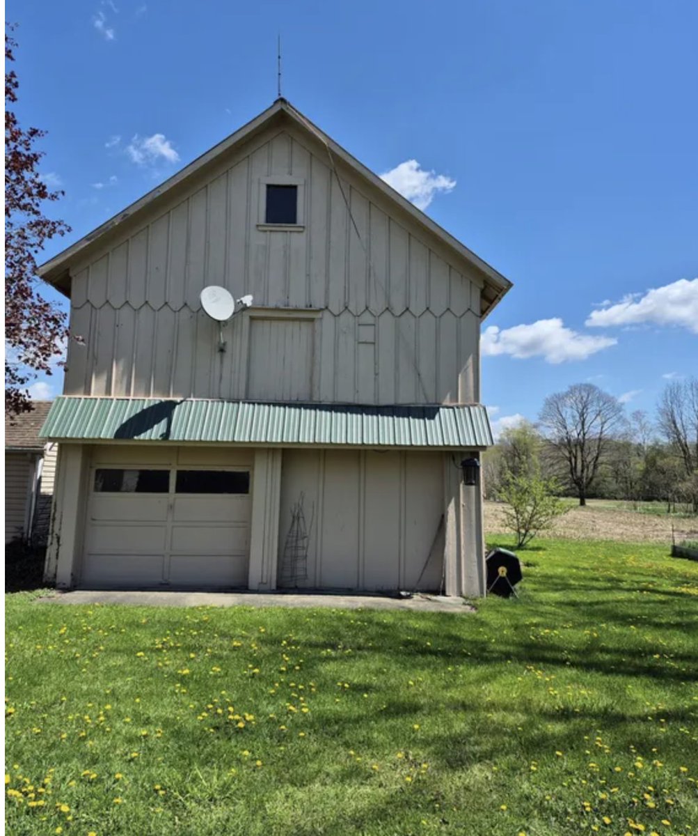 oldhouseunder50's tweet image. $195K. This inviting #Pennsylvania Victorian-era home has beautiful natural woodwork that shines throughout. oldhousesunder50k.com/c-1890-pennsyl…