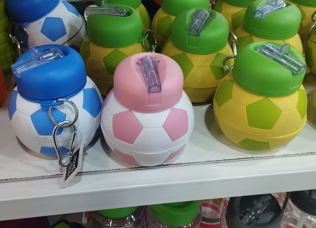 en mi trabajo vendemos botellas de pelotas para los tres géneros, niño, niña y brasileño
