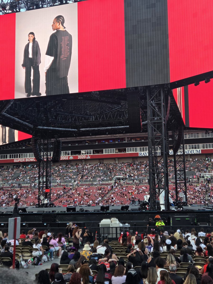 biebtanworld's tweet image. MY VIEW 😍

BTS I CAN'T WAIT TO SEE YOU #TAMPA