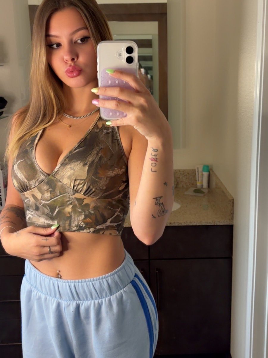 Braxx414's tweet image. Doing a MAJOR live tonight over on my one page 😏🙂‍↔️🩷 
#bio #content #explore