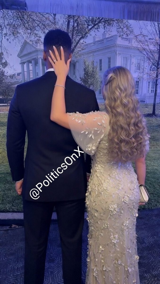 PoliticsOnX's tweet image. OMG! Candace Owens' fans are NEVER going to let this go! 😅

.@MrsErikaKirk&amp;amp;.@LawrenceBJones3
  ❤️🤩 
#FoxNews #VIP #CocktailParty