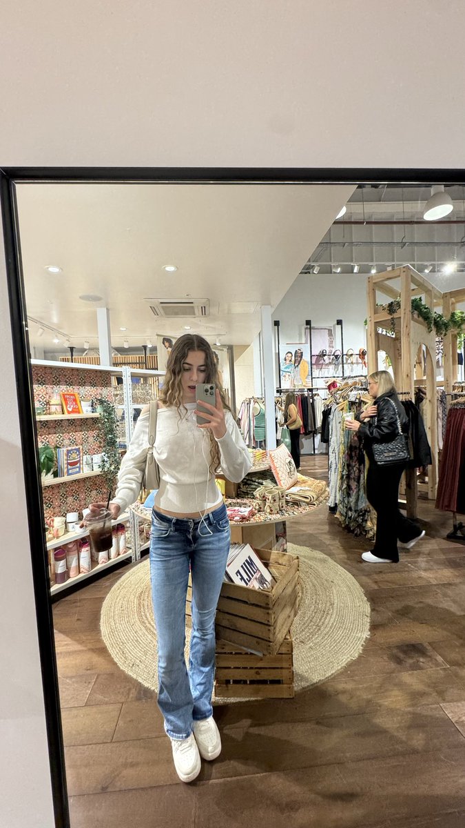 fae 🤍 tweet media