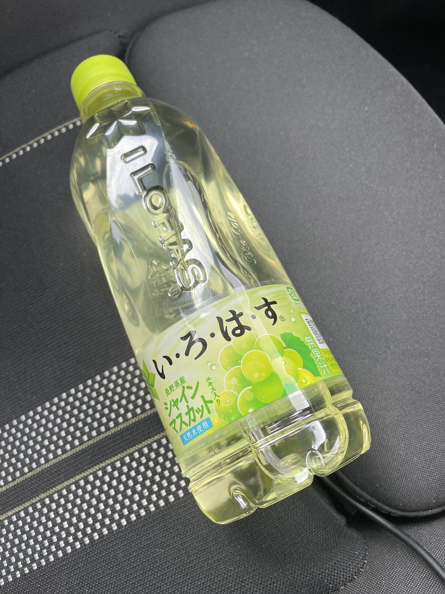 bolter1560's tweet photo. 思った以上にマスカット👀 #いろはす https://t.co/AqNPDqeXk4
