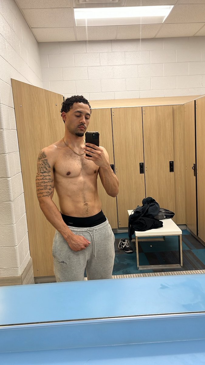 prezz111's tweet photo. Late nights inna gym📍 https://t.co/45FCbEDUGk