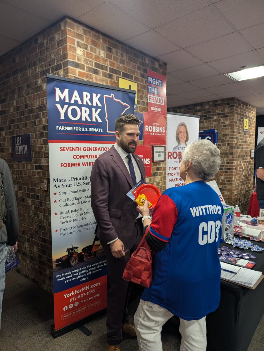 MarkYorkMN's tweet image. Thank you to everyone that stopped by our CD tables, signed the @mngop petition &amp;amp; for all the words of encouragement.  Can't wait for the last #SuperSaturday next weekend.  🗳️✅🇺🇸 #TeamMark