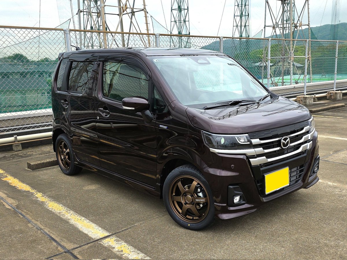 hiro_yaris_hvz's tweet photo. 嫁さんの新型フレアMJ95S-4WD納車🚗³₃契約から3週間(笑)
ベルベットダークレッドパール（ほぼ黒）🟥

旧型に比べだいぶ乗りやすくなってます😊

インナーミラー型ドラレコ、アイストキャンセラー、テレビキャンセラー🧰🔧取付
バラシ、配線はだいぶやりやすかった😁
とりあえずこれで充分かな😀 https://t.co/xgESIxRzRQ