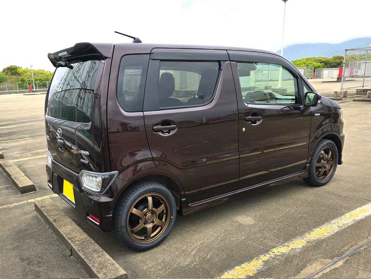 hiro_yaris_hvz's tweet photo. 嫁さんの新型フレアMJ95S-4WD納車🚗³₃契約から3週間(笑)
ベルベットダークレッドパール（ほぼ黒）🟥

旧型に比べだいぶ乗りやすくなってます😊

インナーミラー型ドラレコ、アイストキャンセラー、テレビキャンセラー🧰🔧取付
バラシ、配線はだいぶやりやすかった😁
とりあえずこれで充分かな😀 https://t.co/xgESIxRzRQ