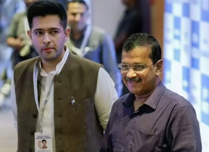 एक नेता को अपनी बेटी की शादी करनी थी, और शादी के लिए सभी पिता योग्य वर ढूंढते हैं, तो उन्हें चार्टर्ड अकाउंटेंट नजर आया... स्मार्ट था और प्रतिभाशाली भी... तो नेता जी ने उसे हीरो बना दिया, सबकुछ दिया। पहले अपनी पार्टी की अप्रत्यक्ष कमान, फिर सांसदी।
लेकिन लड़के का दिल तो मुंबई की