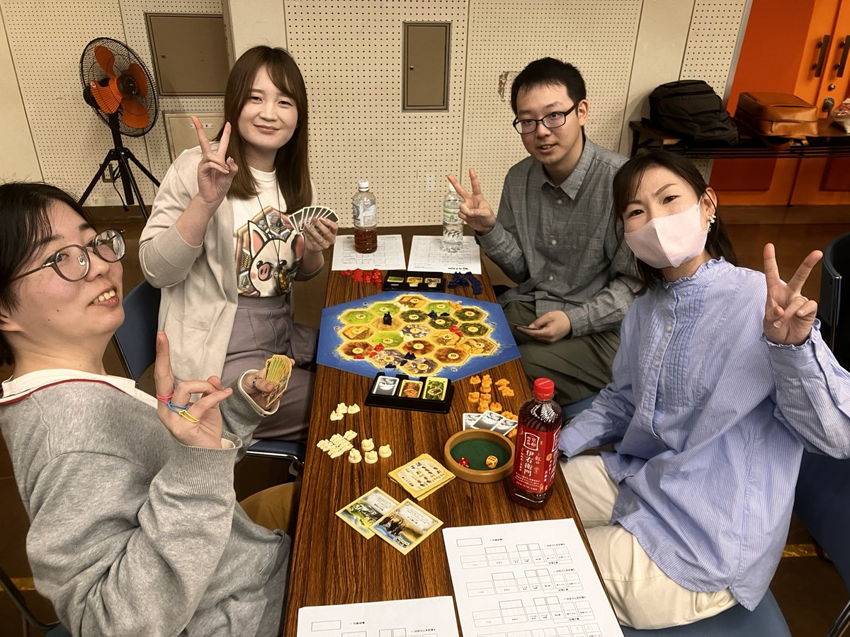 kansai_catan's tweet photo. なにわのカタン王
総勢86名の参加者で第一回戦目が始まっております！ https://t.co/KSNZ9B5B2d