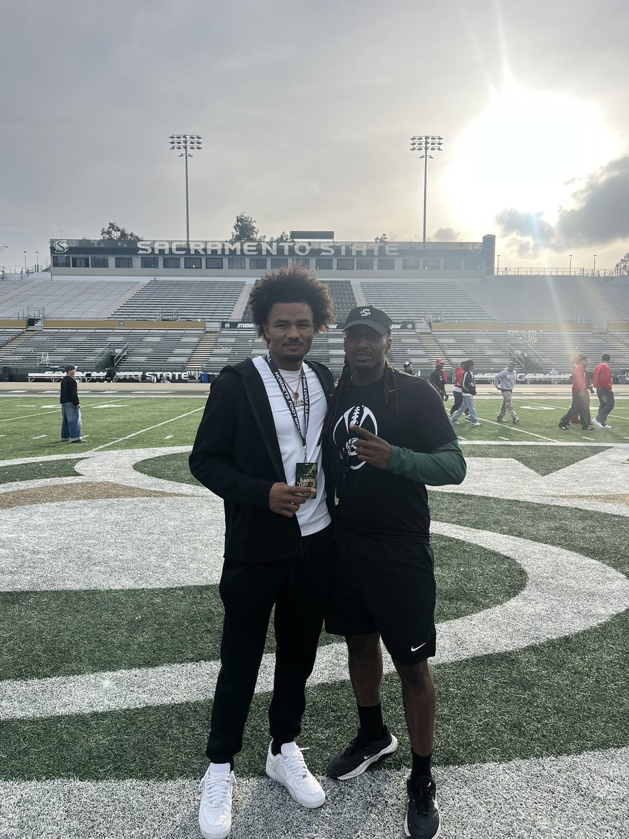 Teejohnson26's tweet photo. Had a Great visit @SacHornetsFB today…stay tuned 🤫‼️appreciate the invite @Nique2Coach @CoachTim_78 @RealCoachCarter @EdSingleton5 @AdanandusA77945 https://t.co/NA550yZy9R