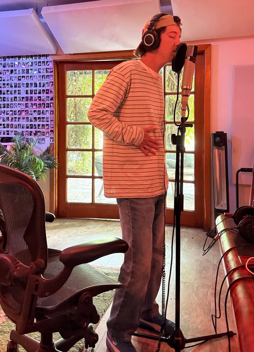 🚨ATENÇÃO: Troye Sivan em estúdio, hoje, com produtor Styalz Fuego