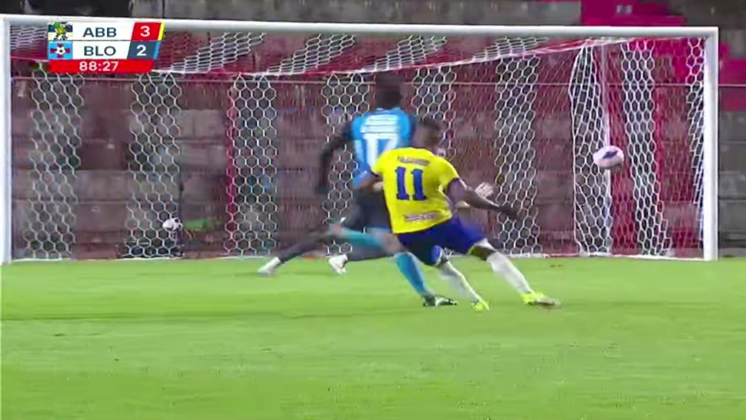 MarcasLaRazon's tweet image. Terminó el partido en El Alto, @ClubABB venció 3-2 a @BloomingOficial en atractivo encuentro de ida y vuelta porque así lo propuso el vsitante.
#ABB #Blooming #DivisiónProfesional
@LaRazon_Bolivia