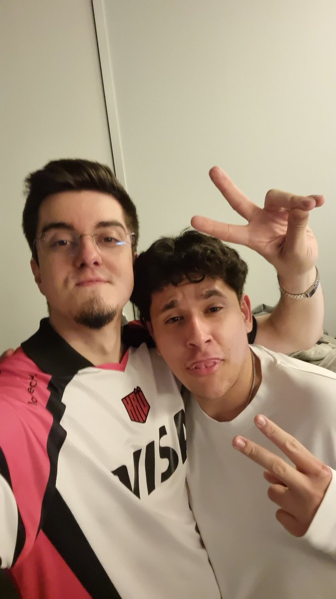 KRÜ ZONYK tweet media