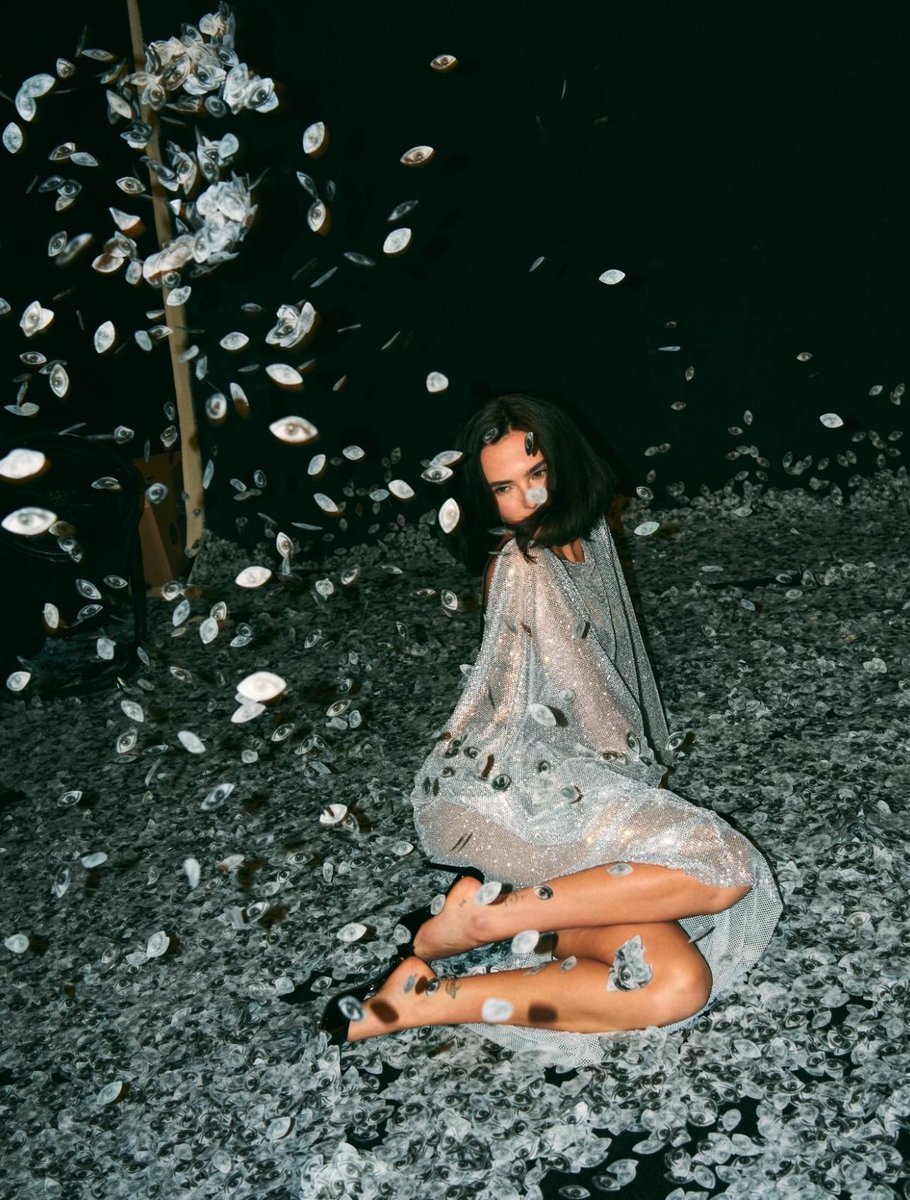 chαrlíє tweet media