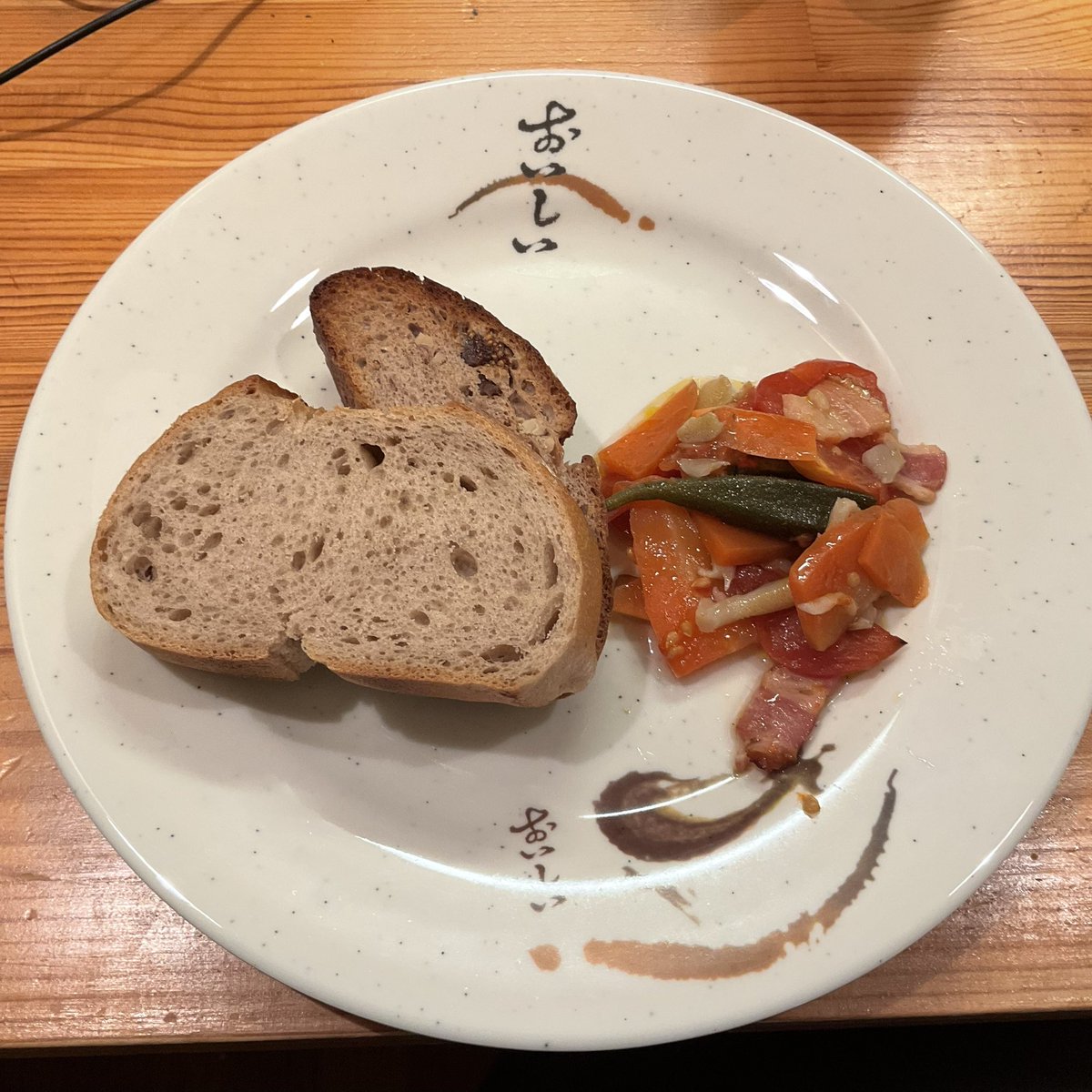 Skua177's tweet photo. 台湾からやってきたおいしいお皿 https://t.co/VvS8geub6w