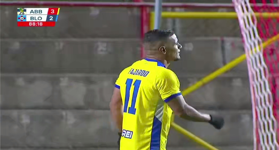 LaRazon_Bolivia's tweet image. Terminó el partido en El Alto, @ClubABB venció 3-2 a @BloomingOficial en atractivo encuentro de ida y vuelta porque así lo propuso el vsitante.
#ABB #Blooming #DivisiónProfesional
@LaRazon_Bolivia