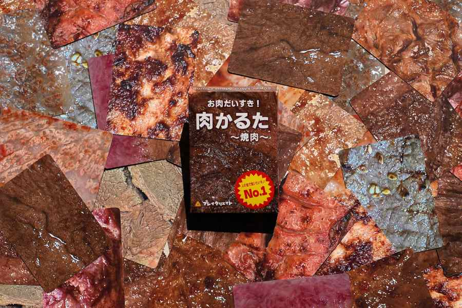 「全部同じに見える」と話題の狂気ボドゲ「肉かるた」に新作

前作の売上で焼肉を食べる
↓
その時食べた肉を撮影
↓
「肉かるた-焼肉-」として商品化 ←New!

たくましい。

■前作の収益で焼肉へ、その写真がゲームに　見分け不能で話題の「肉かるた」新作登場
otakuma.net/archives/20260…