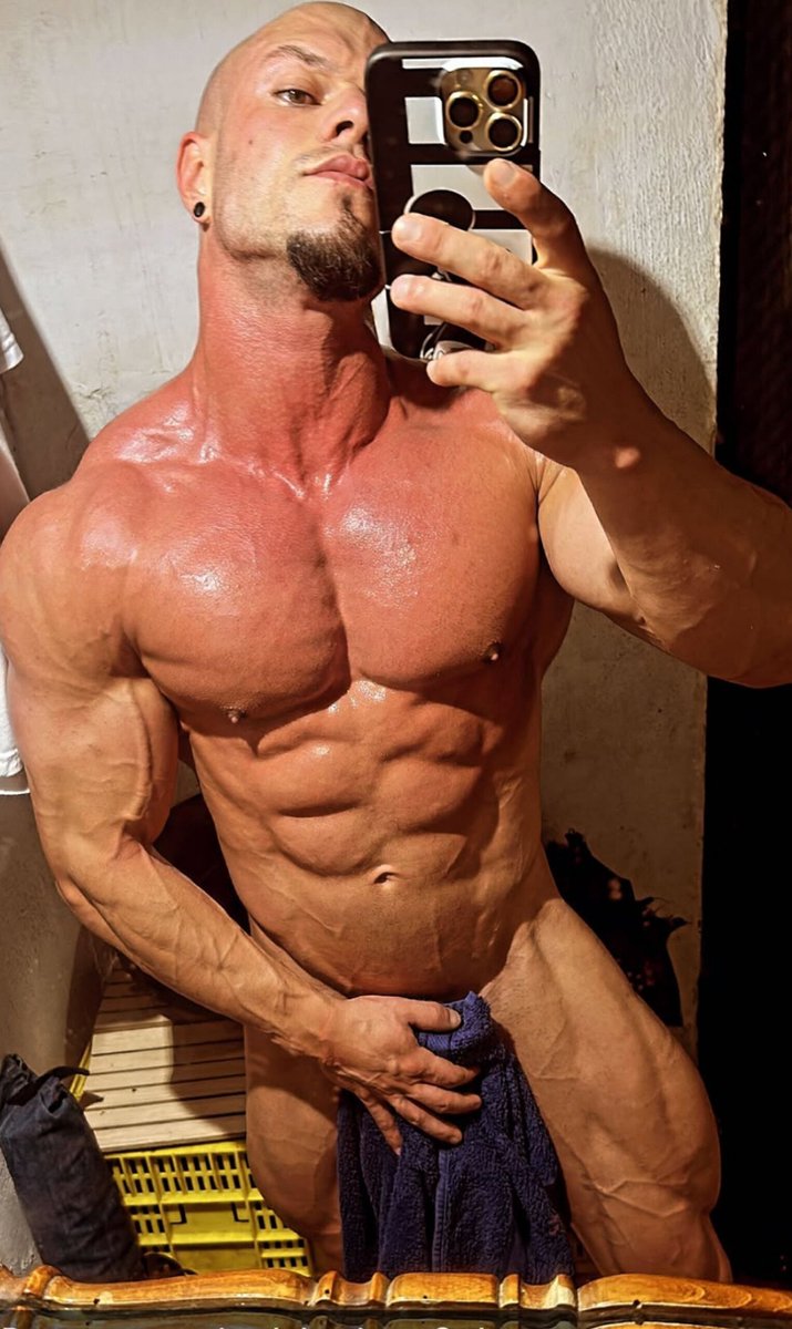 BodybuildersHOT's tweet photo. 💪 DANY FERNÁNDEZ HERNÁNDEZ / DANYFUARK 
👊 https://t.co/xFMVuvWlDu

#bodybuildingbackstage #bodybuilding #backstage #nakedbodybuilder #bodybuildingtan #bodybuilder #naked #nakedposing #tanningsession #nakedtanning #tanning #malestrip #malestripper https://t.co/0cVzlebzUc