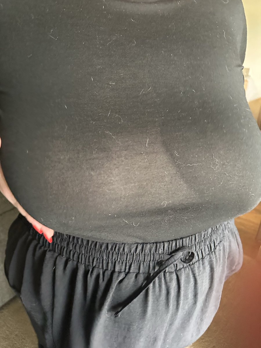 TrixieToeClub's tweet photo. I hate the thought of ever wearing a bra
#nobraday #nipples #blackshirt #siloutte https://t.co/tXtppbucF4