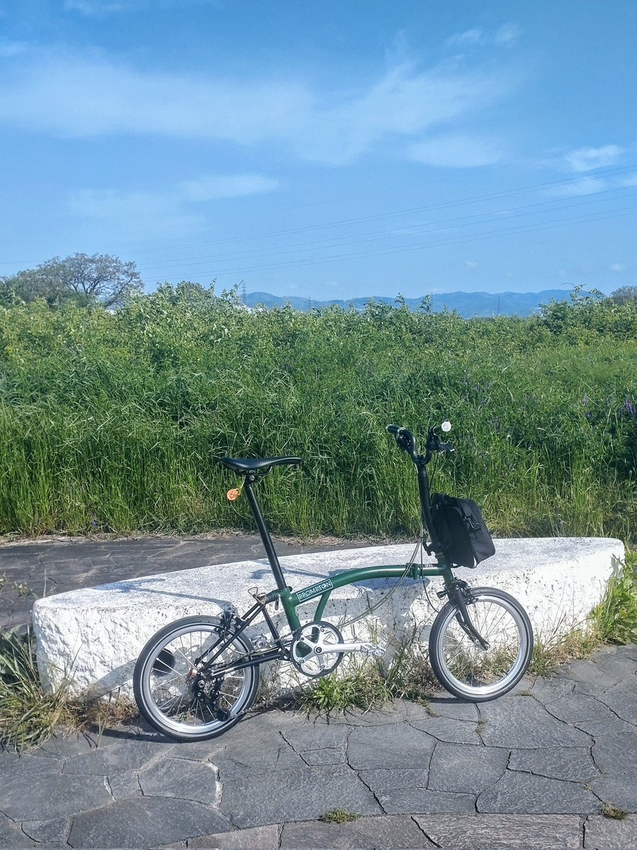 hiromoto180203's tweet image. おはようございます☀
午後から雨だそうで、試走がてら、であい館まで…🚴✨

…にしても、ピカピカホイールいいなぁ…（自画自賛」
#BROMPTON
#ブロンプトンカスタム