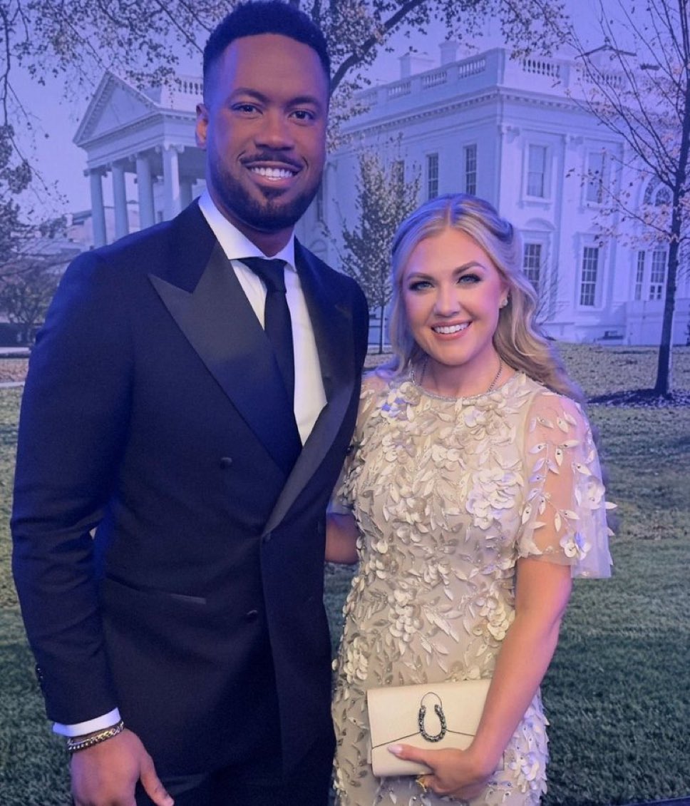 Sarah Sizzle tweet media