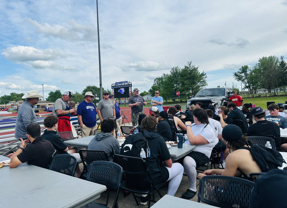 sbubearcats_fb's tweet image. Thank you to the SBU Football Alumni for feeding our team today after our Spring Game. #Roll🐈‍⬛’s