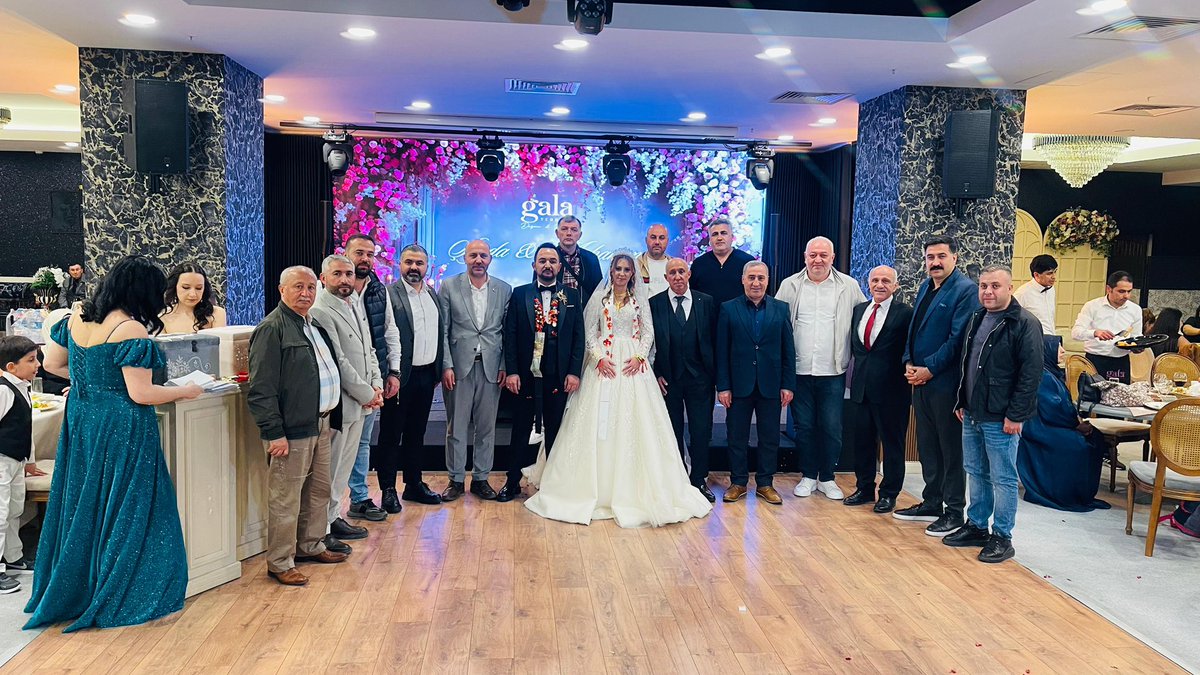 krtlssnr's tweet photo. Kanarya Mahallemiz emektarlarından Ali Sadık Sarıyar abimizin kıymetli evladı Şeyda ile Muhammet kardeşimizin düğün merasimine katıldık.
Mevlam bir ömür boyu huzur, mutluluk ve iki cihan saadeti nasip eylesin. https://t.co/nDg1wfwnx1