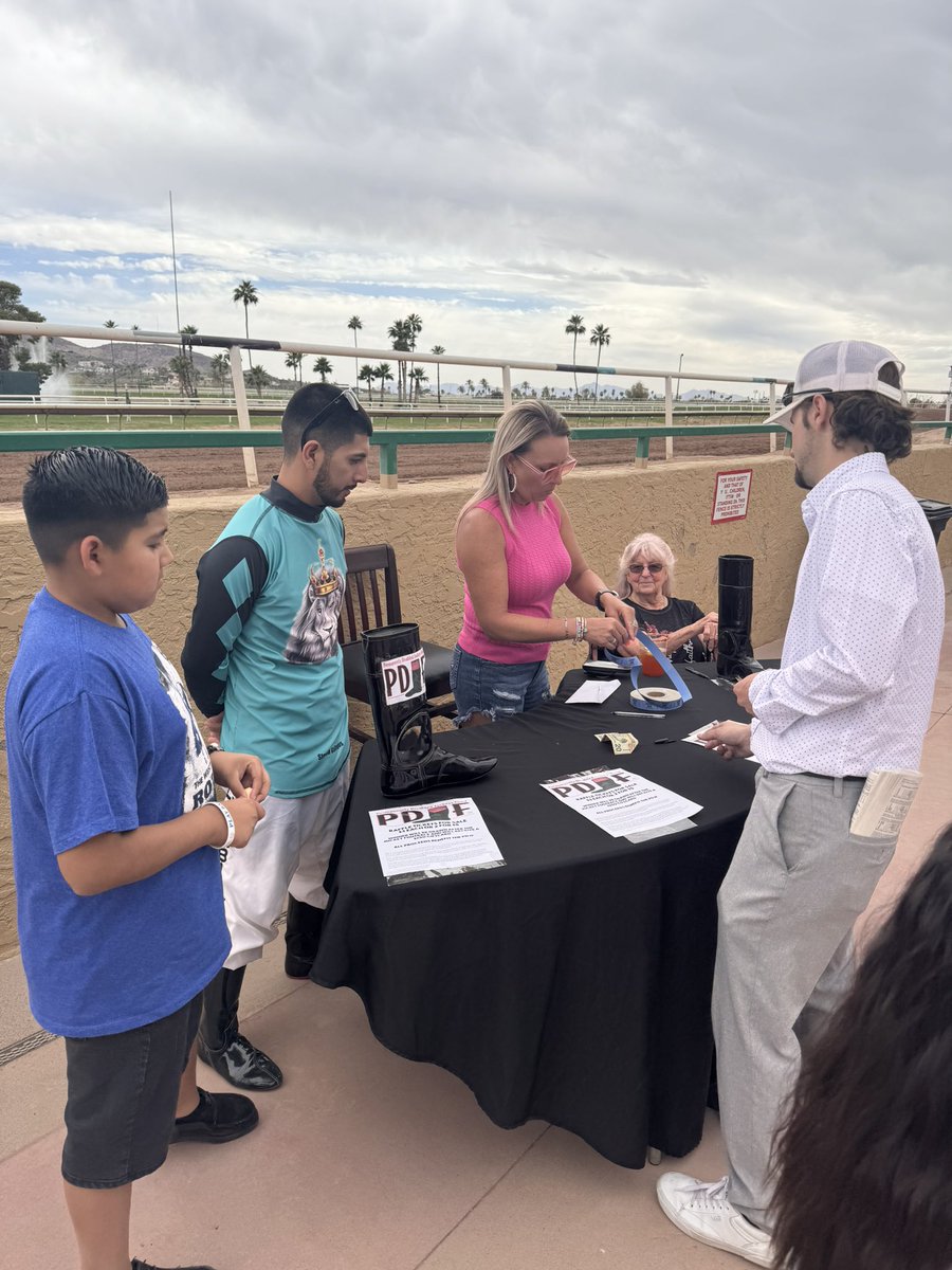 Turf Paradise tweet media