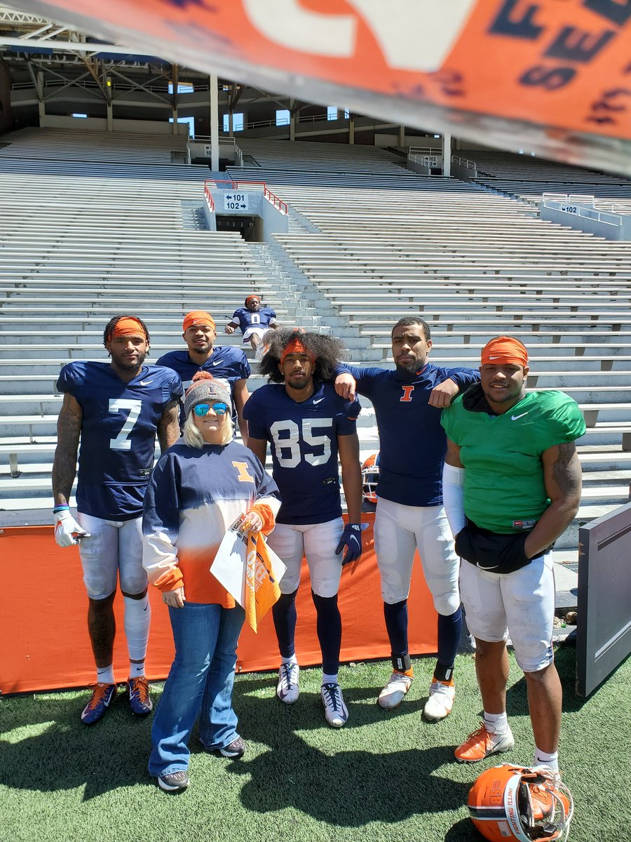 94clngpl's tweet photo. @IlliniFootball Who would've thought a walk on WR would turn into a drafted DB... #MilesScott #DEVELOPMENT #HTTO https://t.co/ZVZzDrQf4D