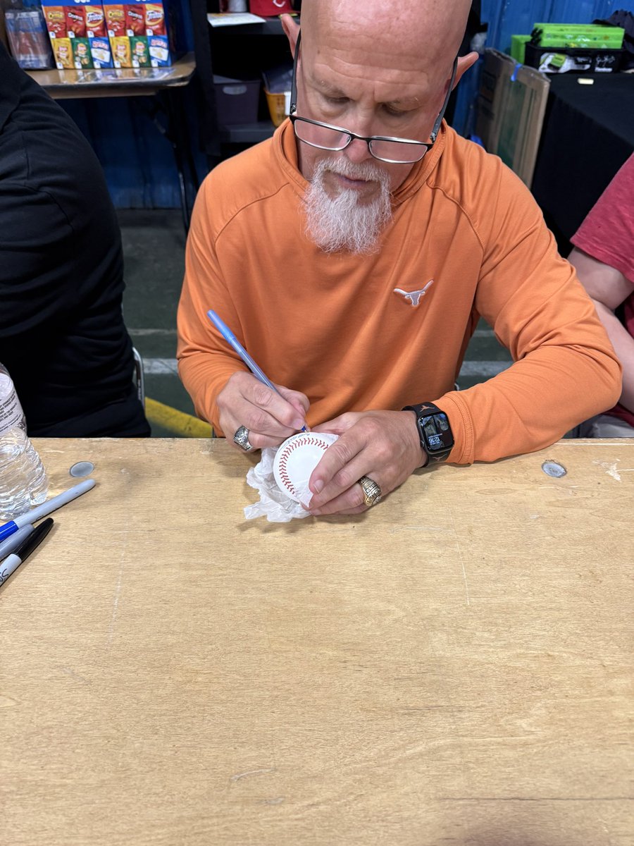 bjmcphillips65's tweet image. Met Billy Bates from the 90 WSChamps at the Moeller card show today. Ball turned out great. Go Reds! #Reds #90WSChamps #WireToWire