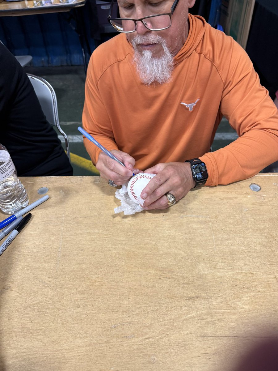 bjmcphillips65's tweet image. Met Billy Bates from the 90 WSChamps at the Moeller card show today. Ball turned out great. Go Reds! #Reds #90WSChamps #WireToWire