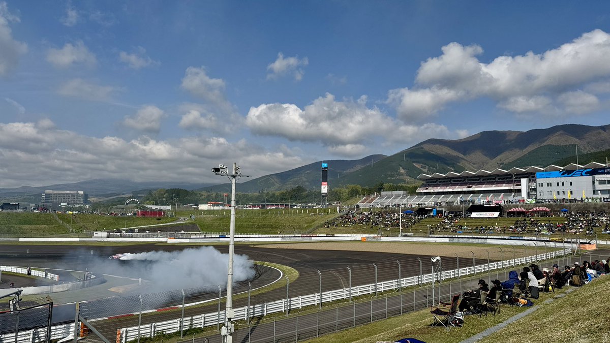 SUBARU_STI_MS's tweet photo. ◤ FORMULA DRIFT JAPAN Rd.1 Fuji◢
最終日オープンしました。今日はFDJクラス32台による追走がトーナメント方式で行われます！FDJ仕様BRZ井口卓人選手の走りにご注目ください！
#FDJ
#SUBARU 
#BRZ https://t.co/AW8oJI4Lo9