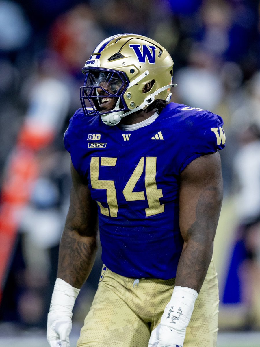 UWAthletics's tweet photo. ANT 🛬 ATL

The @AtlantaFalcons have drafted Anterio Thompson 208th overall in the @nfldraft 🔥

#GoHuskies x @UW_Football https://t.co/TweEEEKZ61
