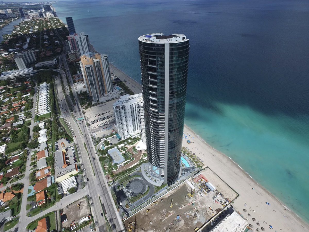 Comm_RE_LA's tweet photo. #Porsche Design Tower #Miami I know the owner. I’ll take the Penthouse. Thanks. https://t.co/V21u2AY8tW
