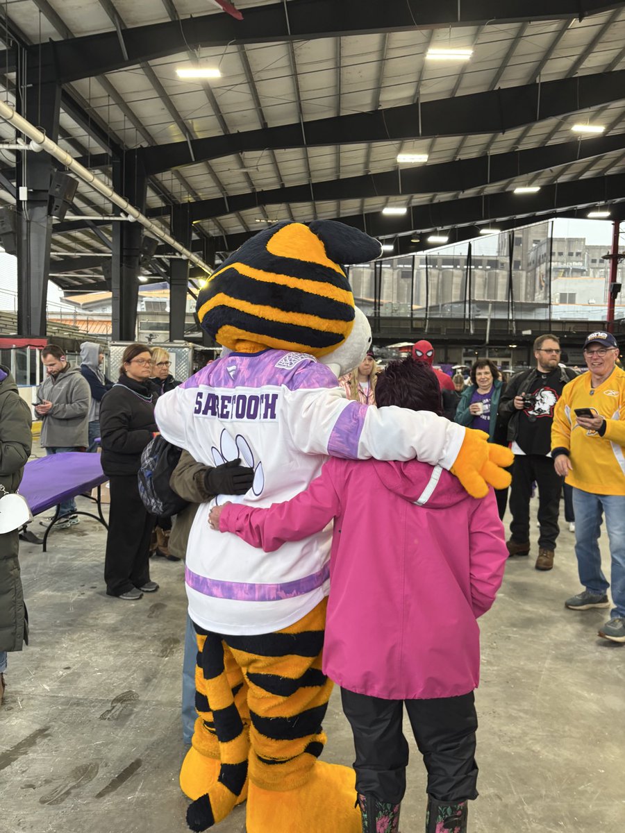 jenschiffmacher's tweet photo. 🌧️ did not 🛑 our WNY PurpleStriders! And new this year - our Rink of Honor at @RiverWorksBFLO for those we remember and those we fight for 💜 @PanCAN #PanCANPurpleStride @DaveGreber4 @news4buffalo https://t.co/cNaT4QpW9t