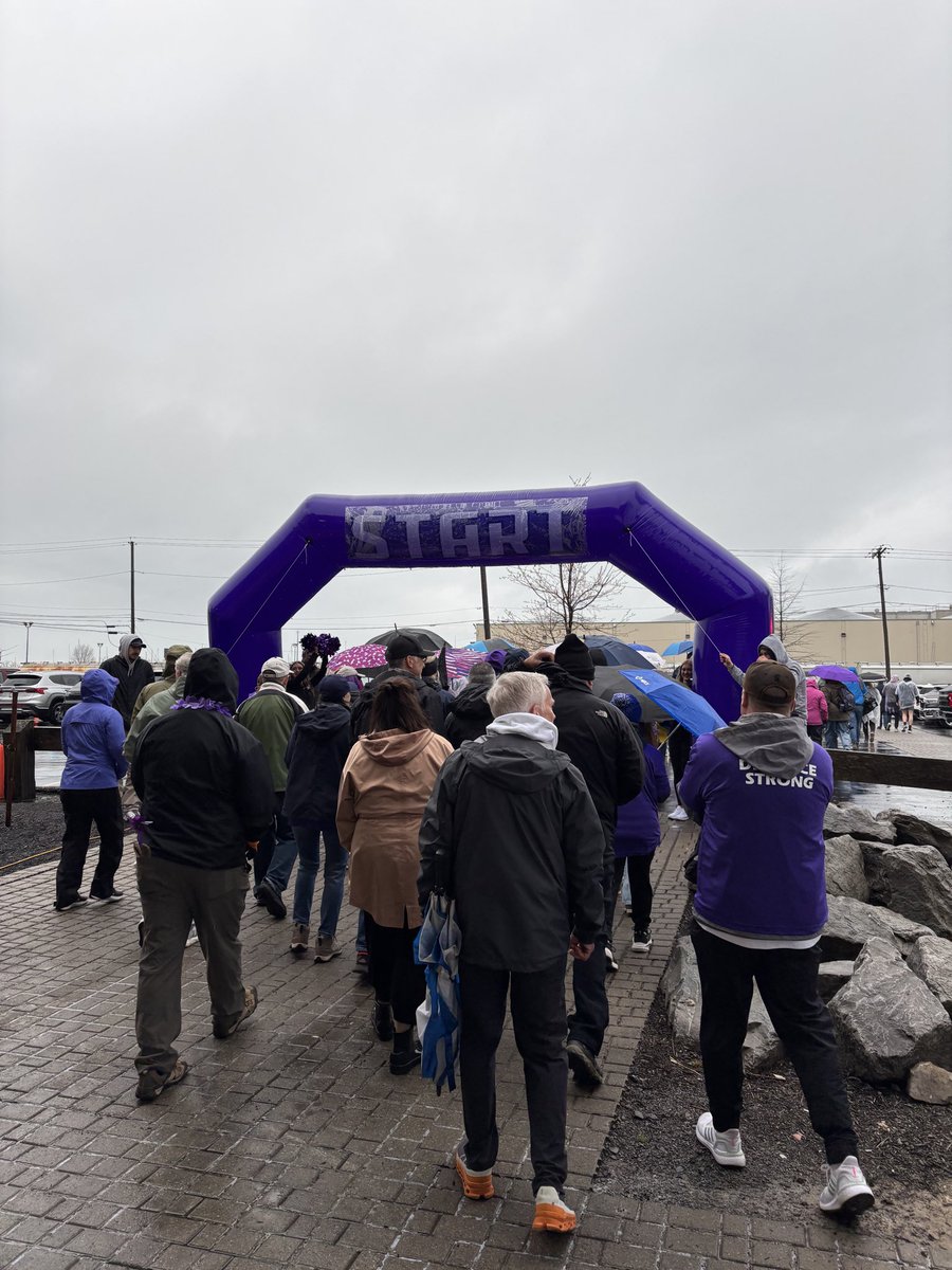 jenschiffmacher's tweet photo. 🌧️ did not 🛑 our WNY PurpleStriders! And new this year - our Rink of Honor at @RiverWorksBFLO for those we remember and those we fight for 💜 @PanCAN #PanCANPurpleStride @DaveGreber4 @news4buffalo https://t.co/cNaT4QpW9t