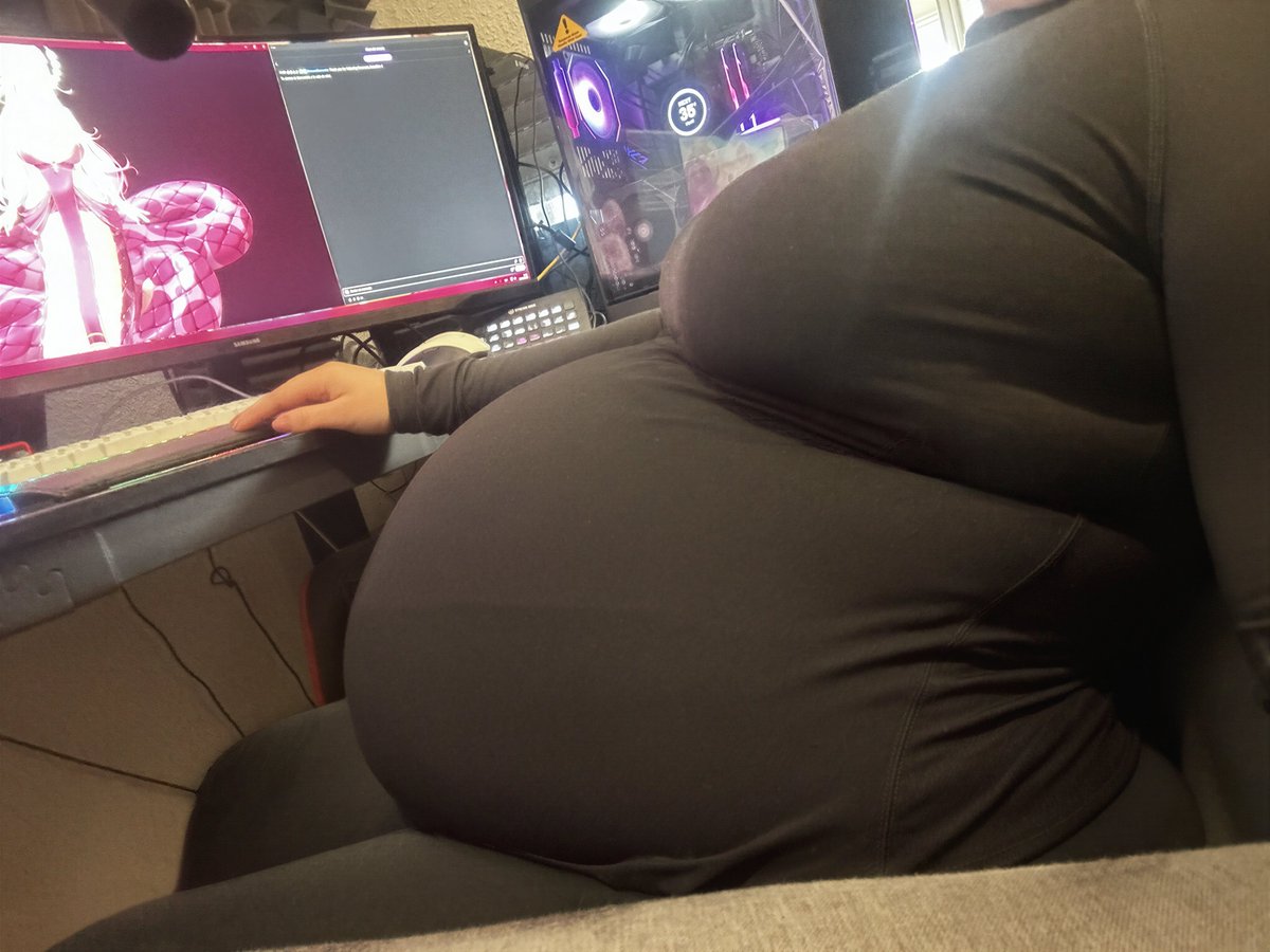 Get you a girl who can eat this much

After +60 empanadas this is the huge result
Can I beat the pregnant allegations? 🫠