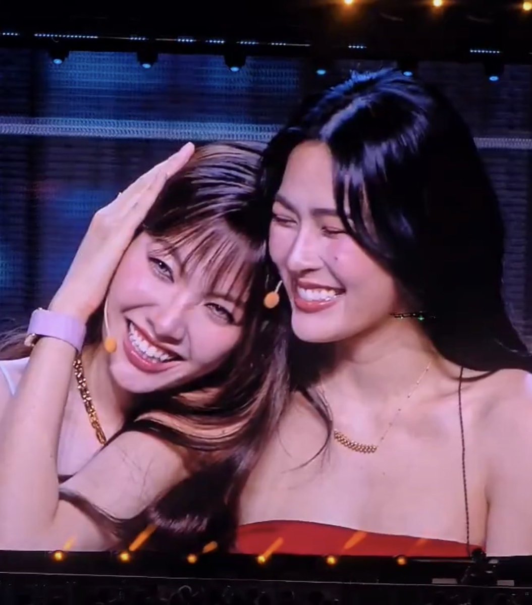 I think that the surprise factor of Heart Talk is actually P'Noom (Kanchai).🤣

I thought that P'Noom would have appeared somewhat stern and serious. 

BUT NO. All I saw was P'Noom teasing LingOrm, laughing, grabbing the couch, making a lot of jokes, smiling sweetly, and