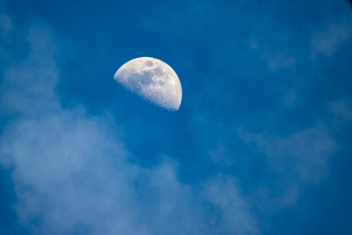 VegasBobF's tweet photo. Moon https://t.co/1hHiwgc0G2