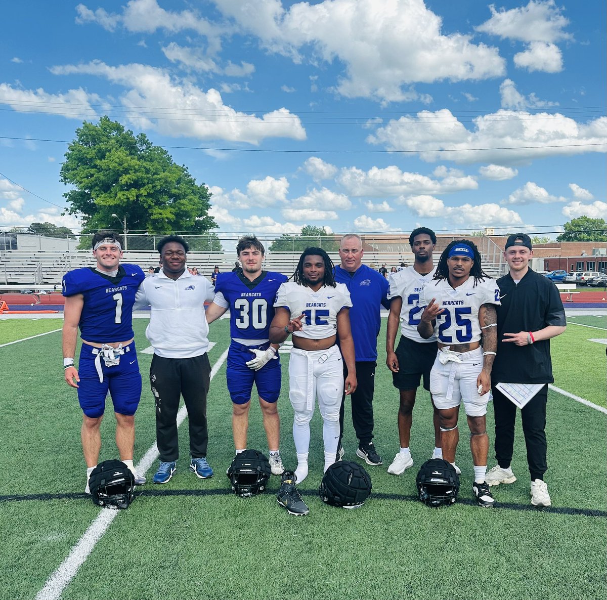 CoachHansen_'s tweet image. Love coaching these @sbubearcats_fb running backs.  They had a great spring and can’t wait to see what they are gonna do this fall.  #Roll🐈‍⬛’s