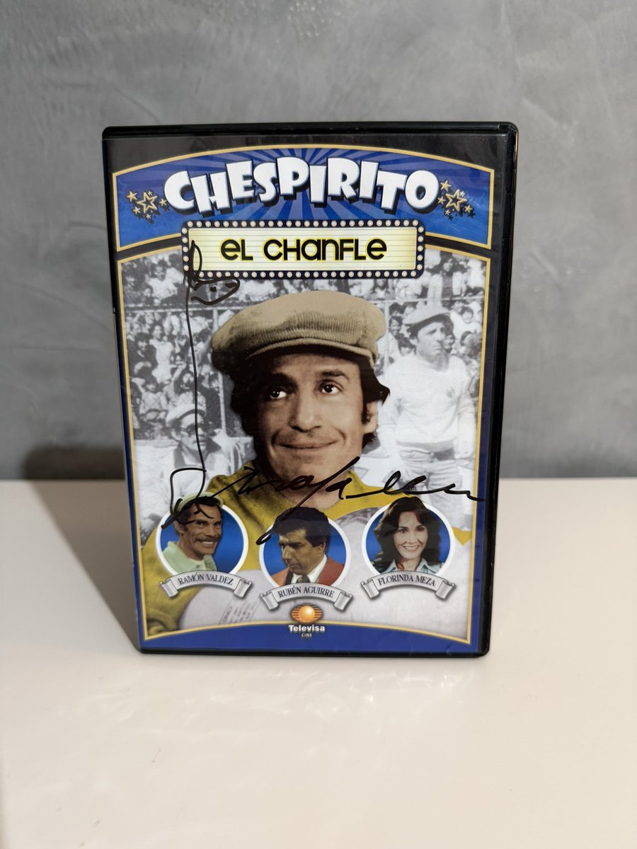 rodrigoceribeli's tweet photo. Você quer uma raridade?
DVD do filme “El Chanfle” autografado pelo Rubén Aguirre, o nosso professor Girafales 🦒

#elchanfle #profesorjirafales #professorgirafales https://t.co/nrEYvNh9uo