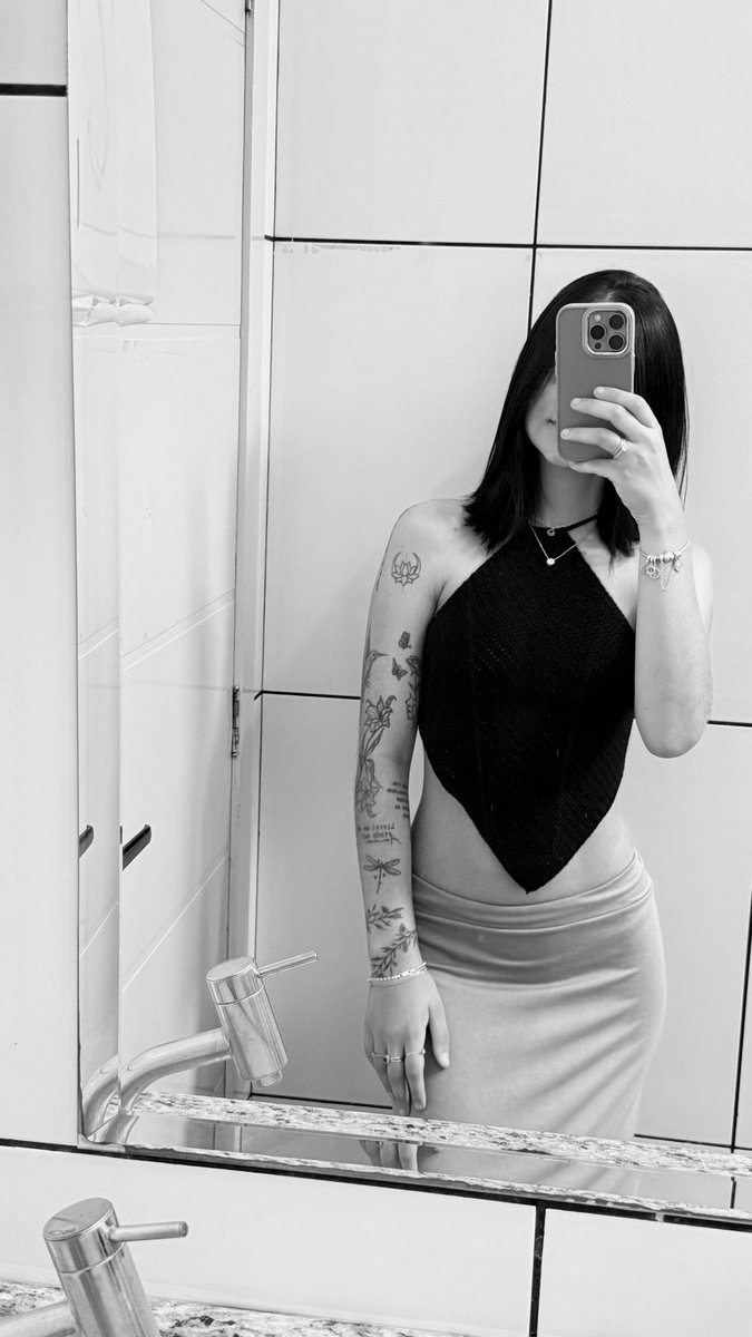 _giovanab_'s tweet photo. meudeus como é bom ser tatuada https://t.co/I4ygWSft41