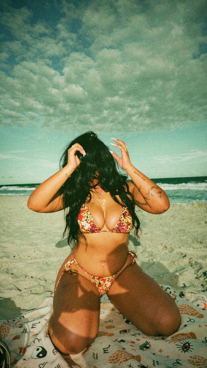 chiprincess191's tweet photo. I need a beach https://t.co/G9IyOBD87x