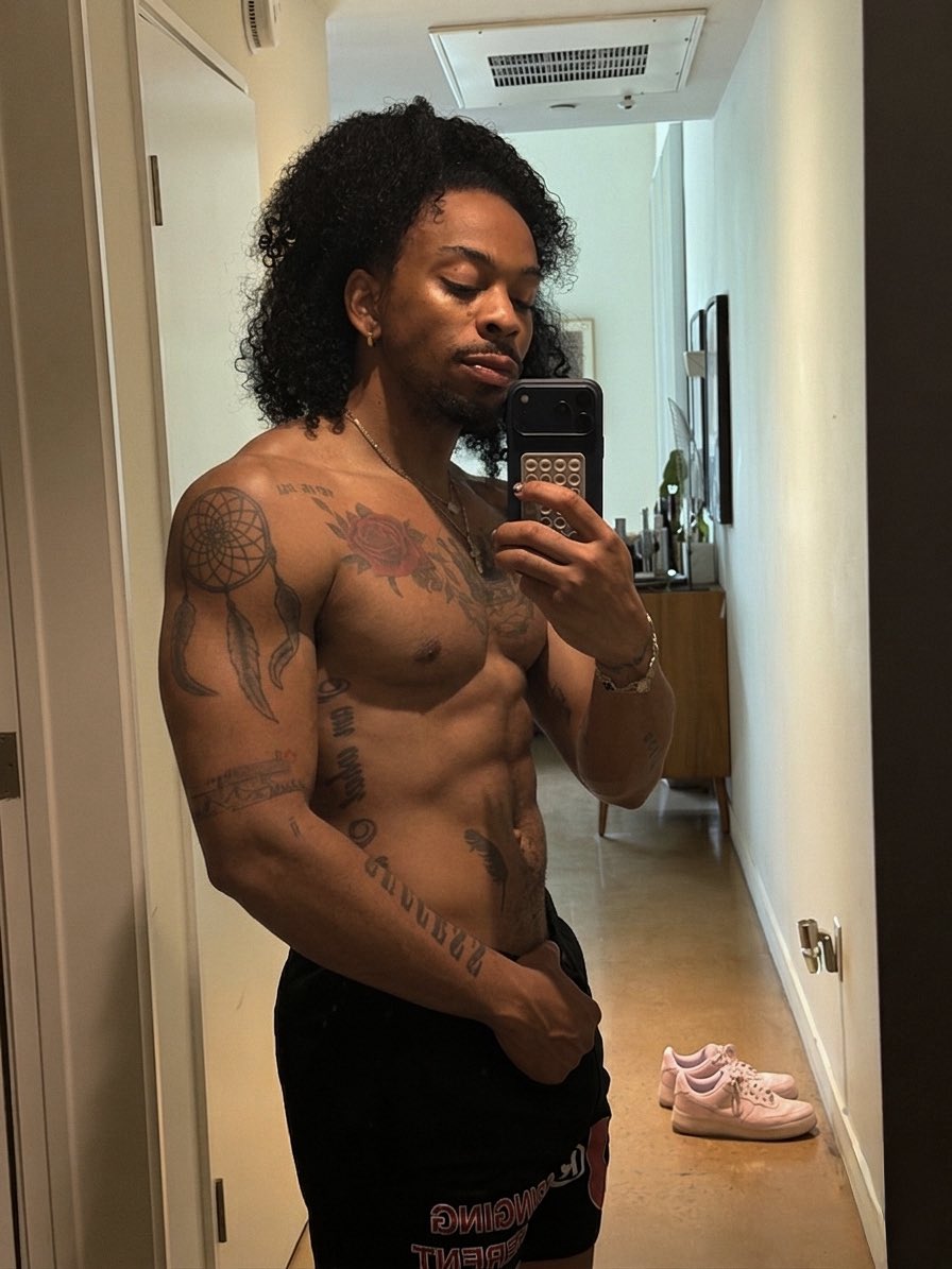 dexterbcarr's tweet photo. @Aunty_Barbra doin my best fr 😮‍💨 https://t.co/Sfc1TV2YD3