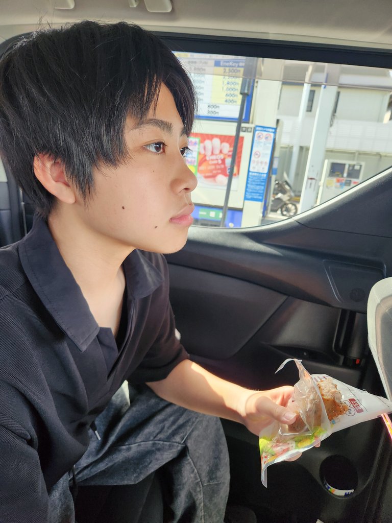 お久しぶりです😃高校頑張ってます✌️
今日は家族で山にいってきます！いってきますー👋